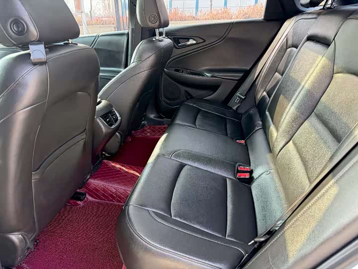 Photo 6 - Chevrolet Malibu XL