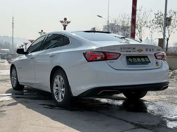 Photo 7 - Chevrolet Malibu XL