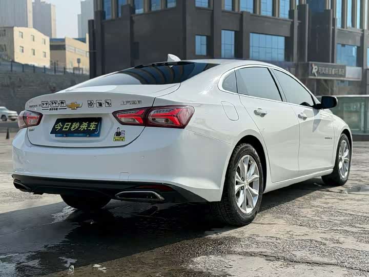 Photo 9 - Chevrolet Malibu XL
