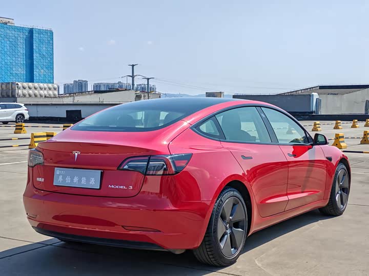 Фото 4 - Tesla Model 3