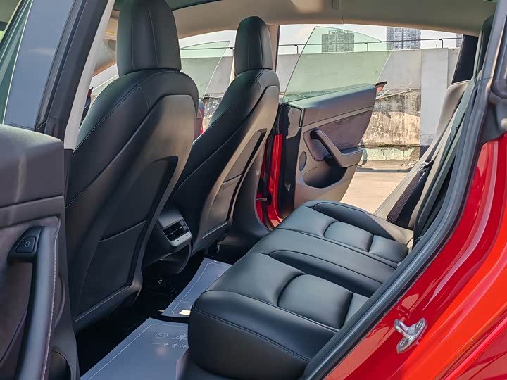 Фото 6 - Tesla Model 3