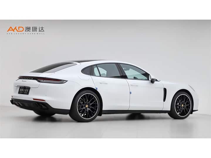 Фото 3 - Porsche Panamera