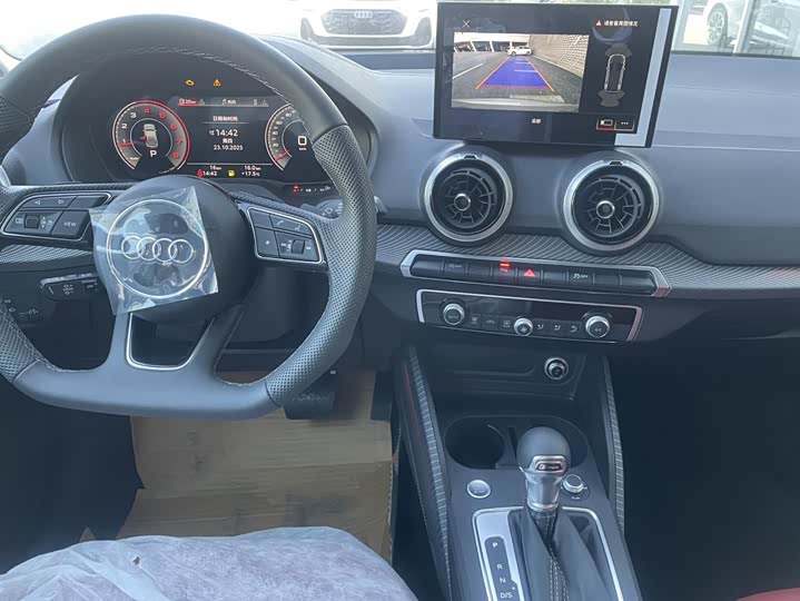 Фото 7 - Audi Q2L