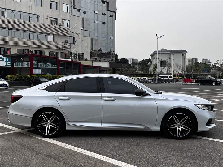 Photo 8 - Honda Accord