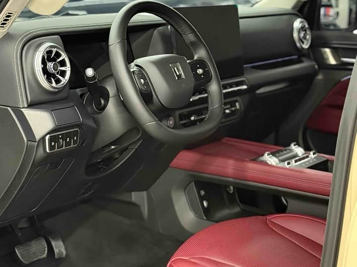 Фото 4 - Tank 300 Hybrid