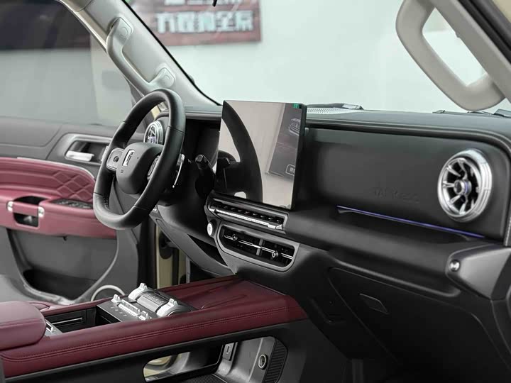 Фото 6 - Tank 300 Hybrid