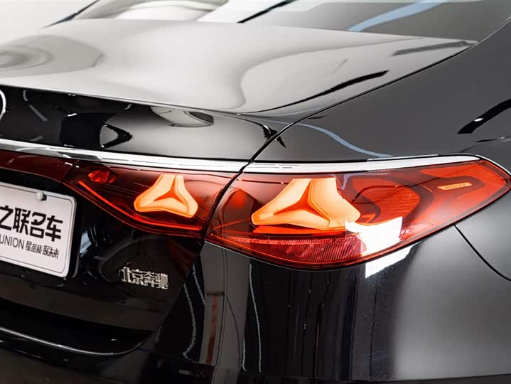 Фото 9 - Mercedes-Benz E-Class