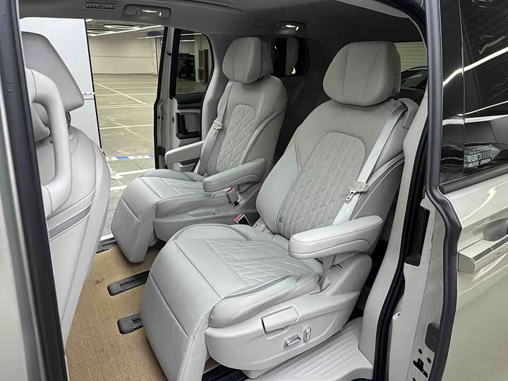 Фото 4 - Buick GL8 ES