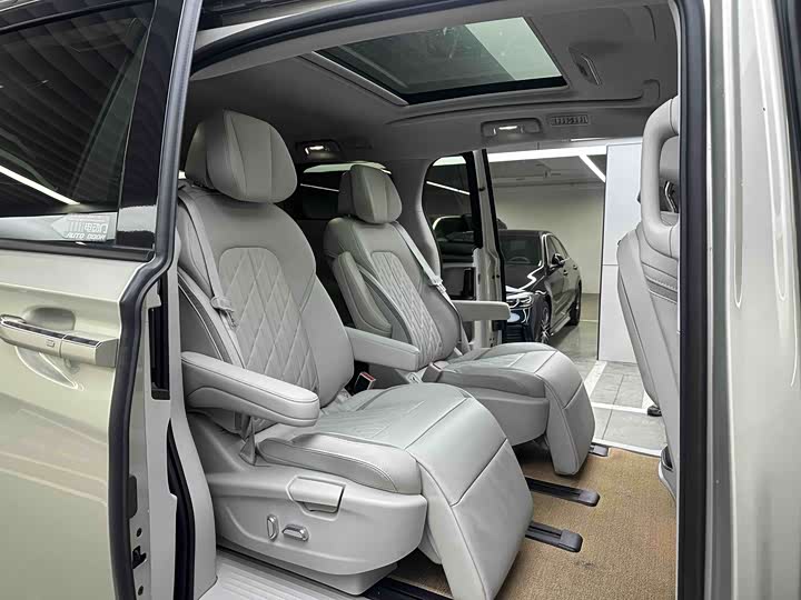 Фото 5 - Buick GL8 ES