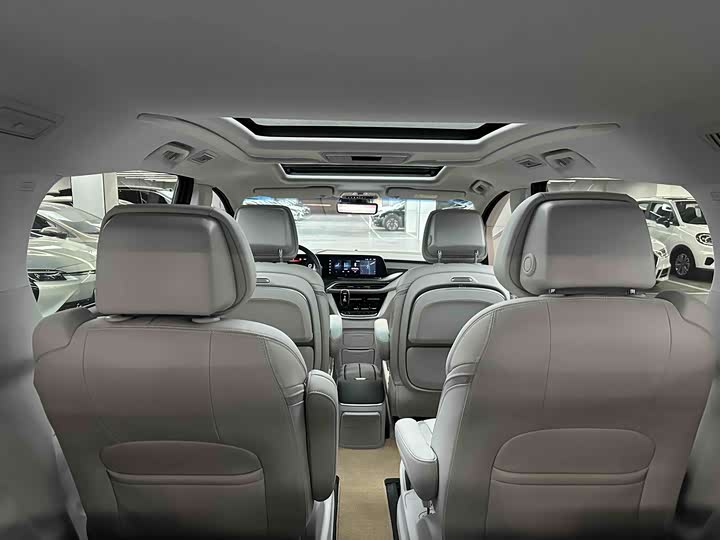 Фото 6 - Buick GL8 ES