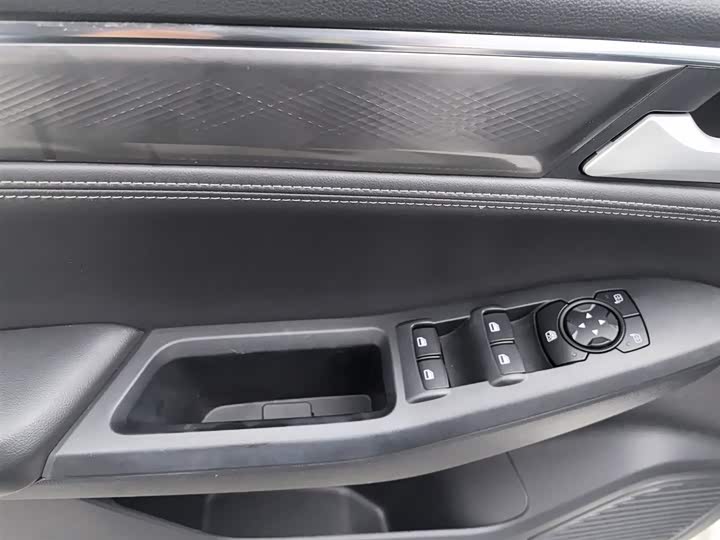 Фото 9 - Ford Escort