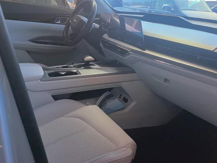 Фото 8 - Changan Oshan Z6 Hybrid