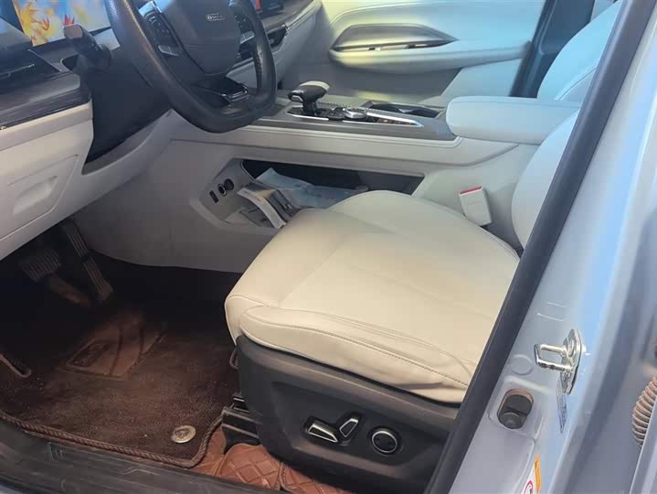 Фото 9 - Changan Oshan Z6 Hybrid