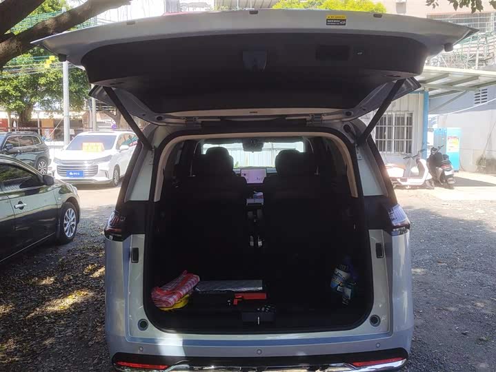 Фото 4 - GAC Trumpchi E8