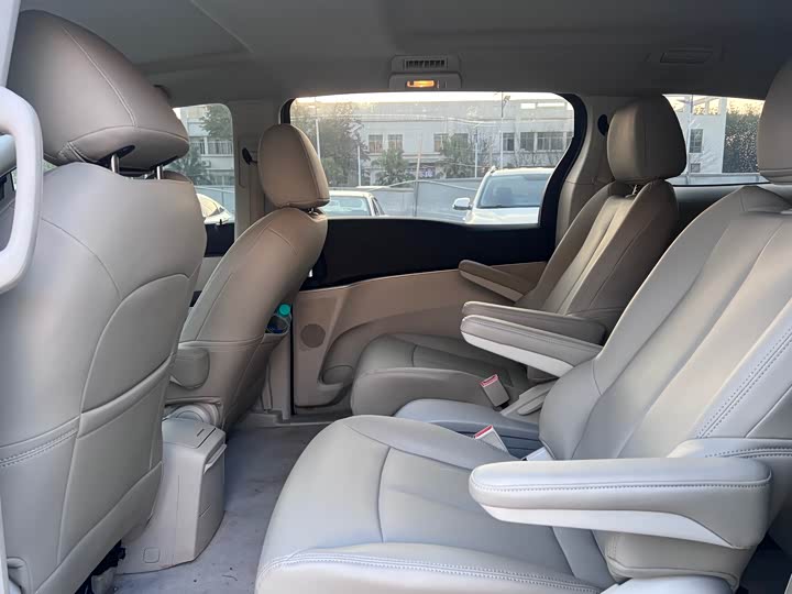 Фото 9 - Buick GL8 ES