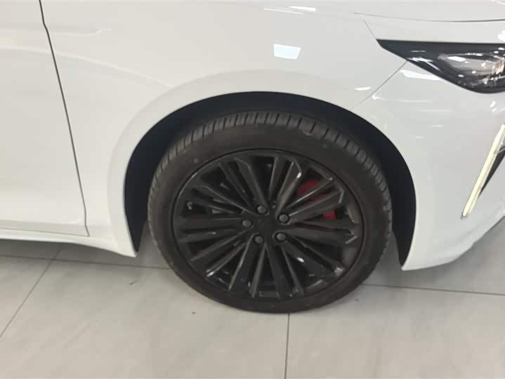 Фото 6 - Geely Preface L