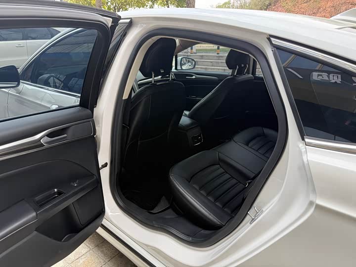 Photo 8 - Ford Mondeo