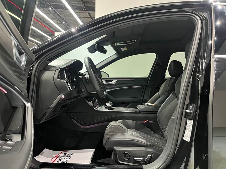 Фото 6 - Audi A6L