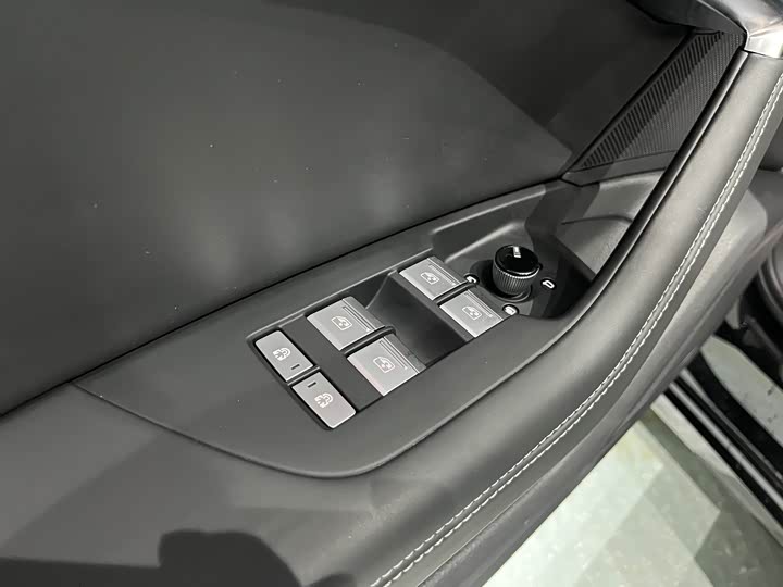 Фото 7 - Audi A6L