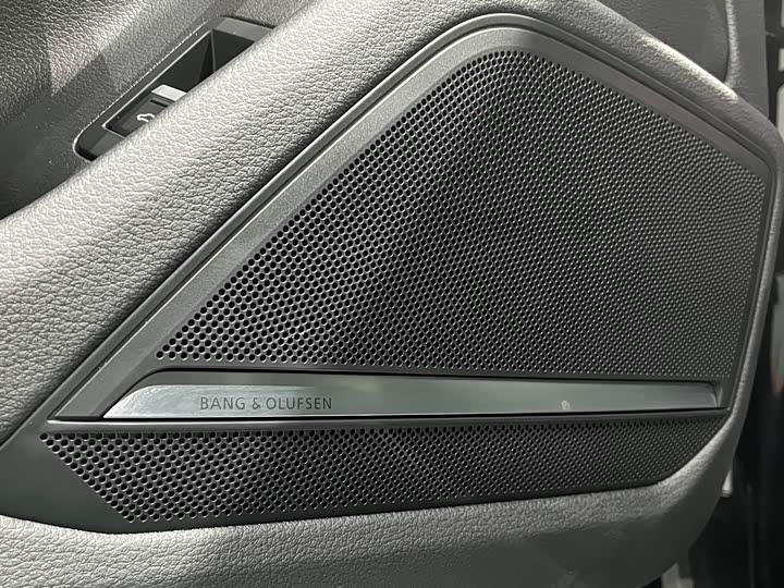 Фото 9 - Audi A6L