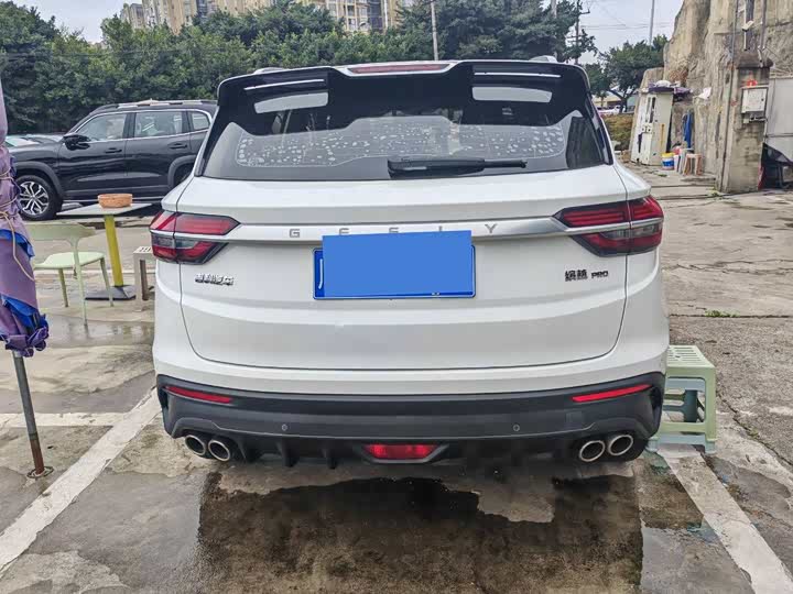 Фото 8 - Geely Coolray