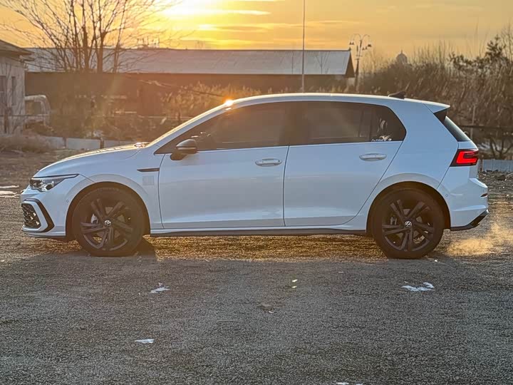 Фото 3 - Volkswagen Golf