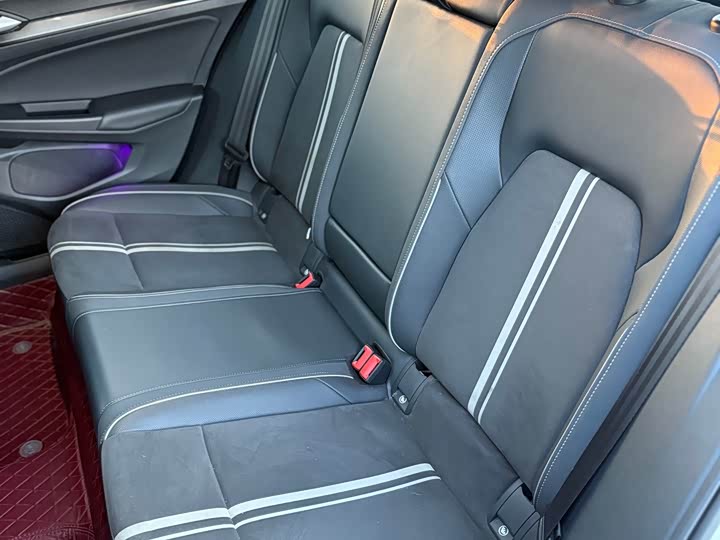 Фото 7 - Volkswagen Golf