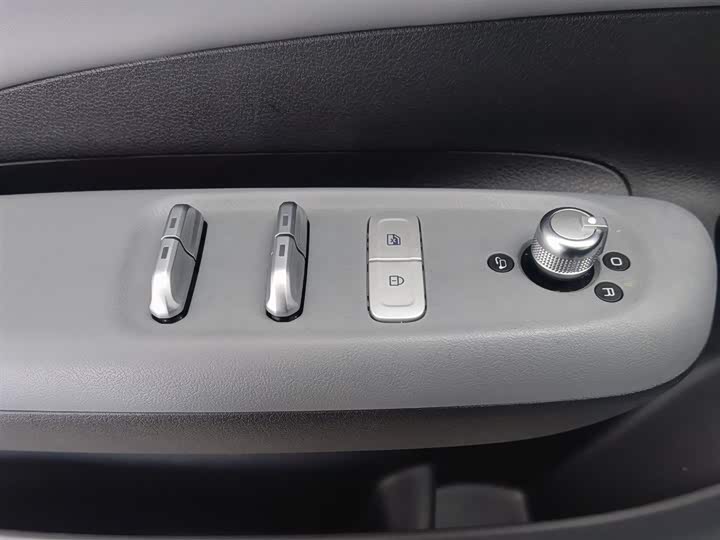 Фото 9 - Dongfeng Yipai 01