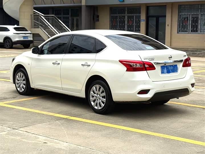 Фото 2 - Nissan Sylphy