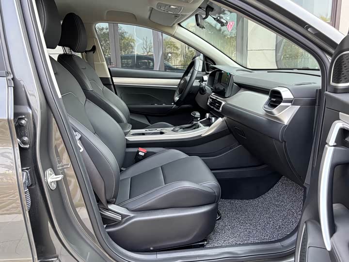 Фото 7 - Geely Coolray