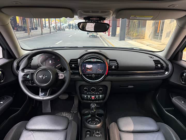 Photo 5 - Mini Clubman