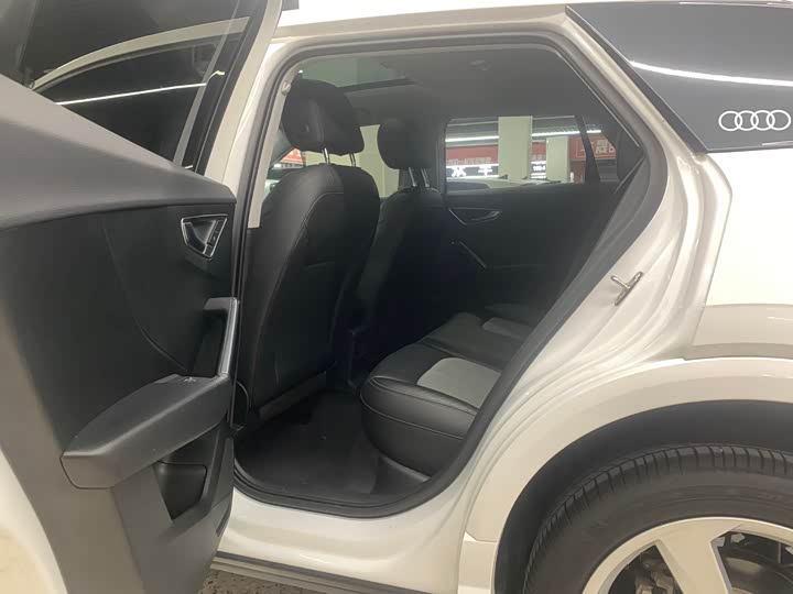 Фото 8 - Audi Q2L