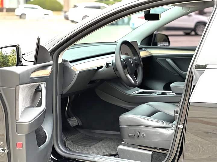 Фото 3 - Tesla Model Y