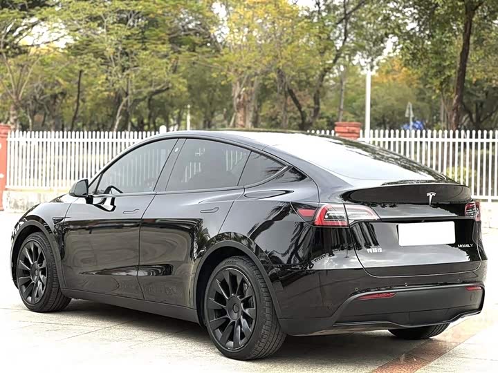 Фото 8 - Tesla Model Y