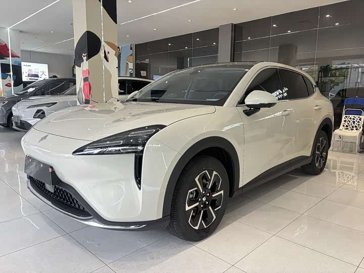 Фото 1 - Baojun E6