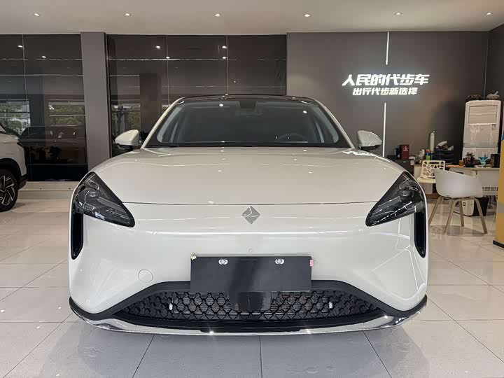 Фото 2 - Baojun E6