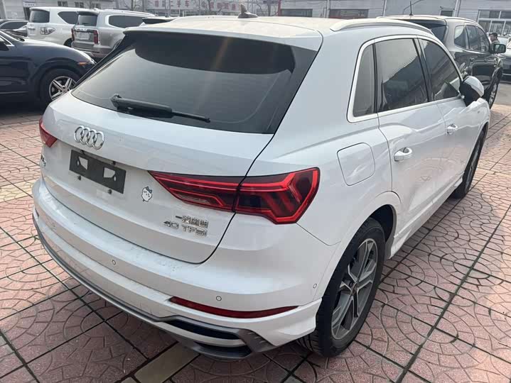 Фото 4 - Audi Q3