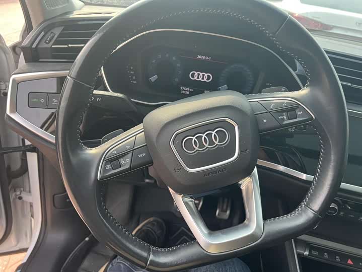 Фото 8 - Audi Q3