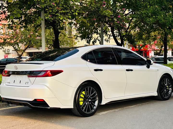 Фото 4 - Toyota Camry