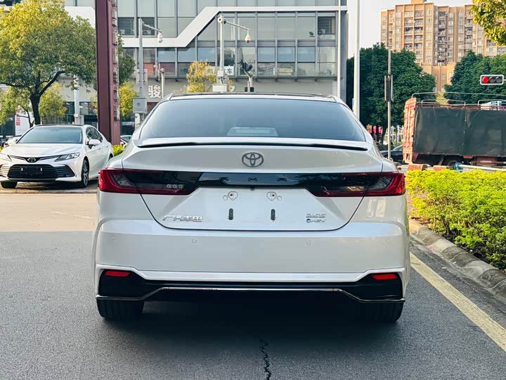 Фото 5 - Toyota Camry