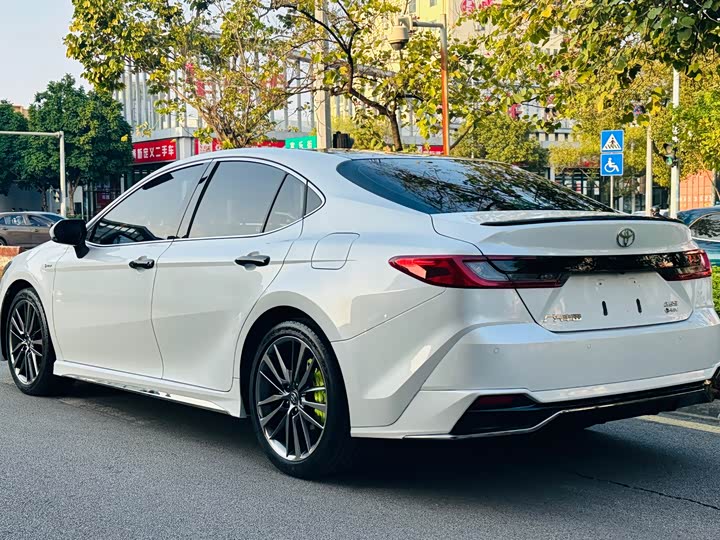 Фото 6 - Toyota Camry