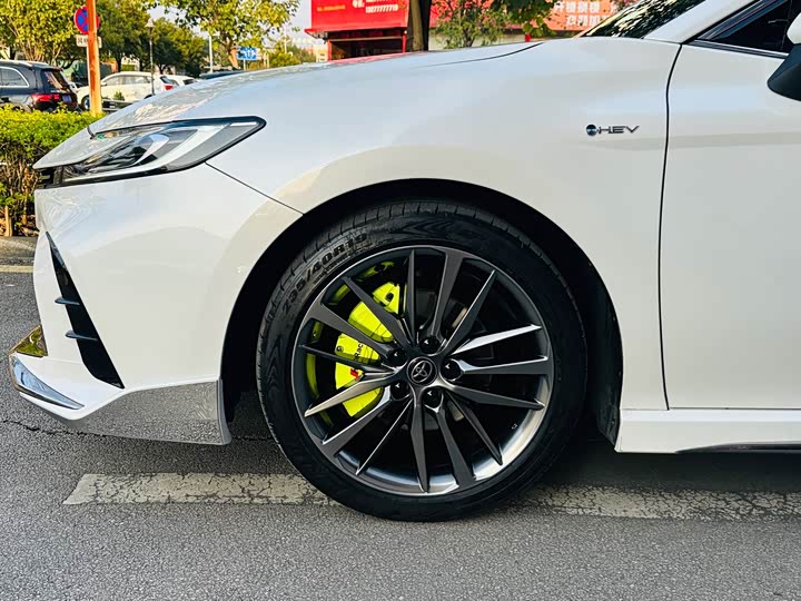 Фото 8 - Toyota Camry