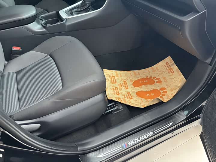 Photo 8 - Toyota Wildlander