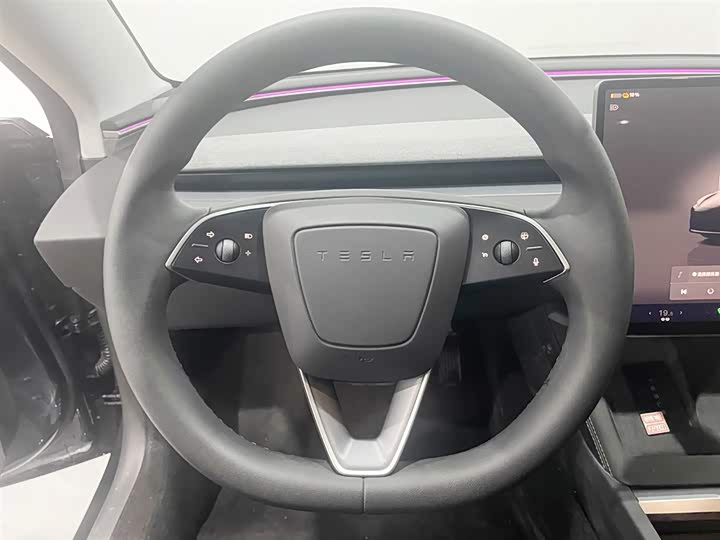 Фото 8 - Tesla Model 3