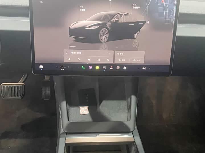 Фото 9 - Tesla Model 3