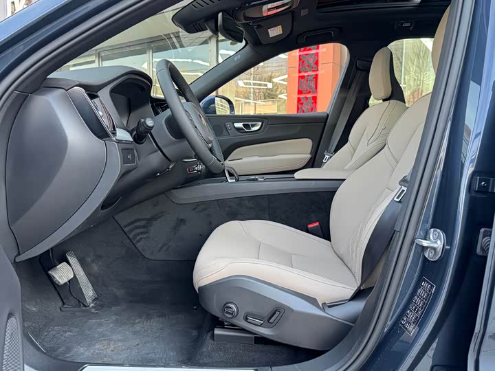 Фото 9 - Volvo XC60