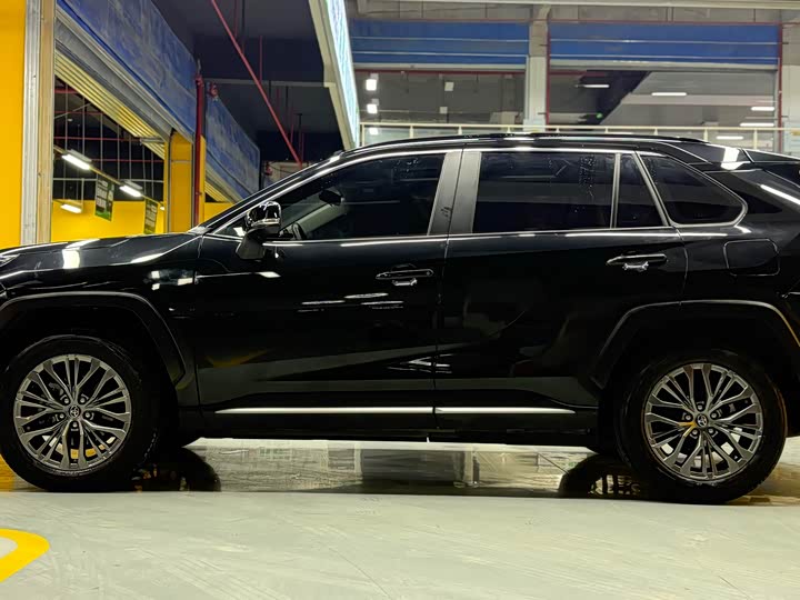 Фото 7 - Toyota Wildlander