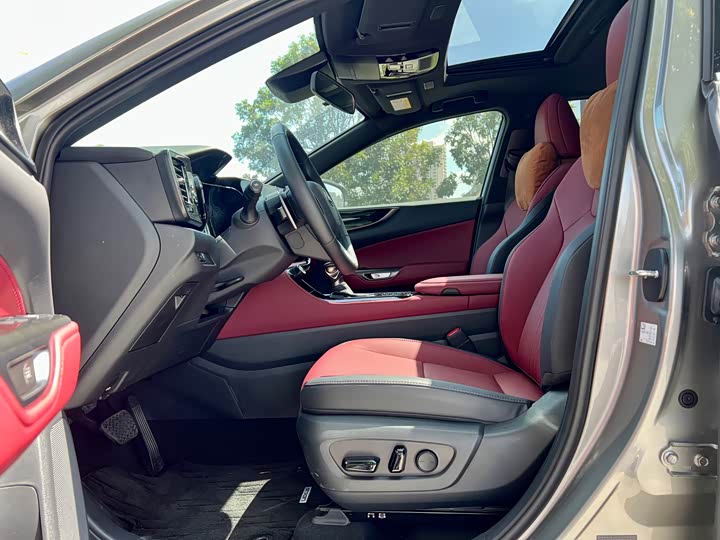 Фото 4 - Lexus NX