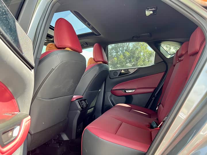 Фото 6 - Lexus NX