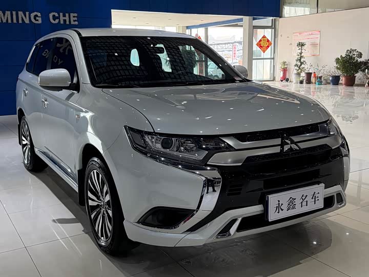 Фото 2 - Mitsubishi Outlander